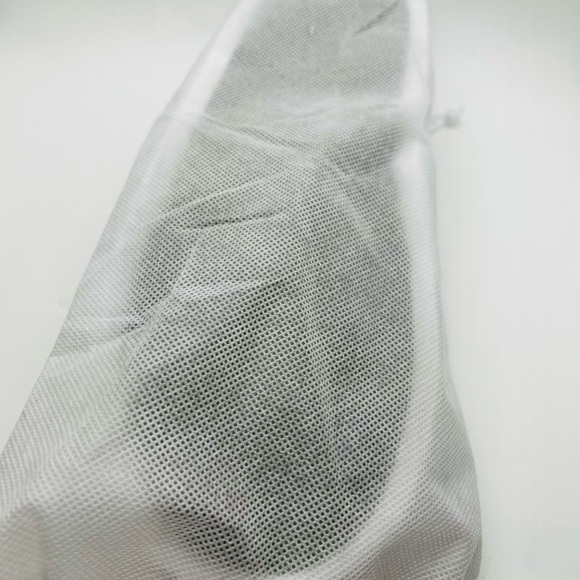 NWT Frette Men’s Slippers with Bag. White. One Size. - Picture 2 of 6